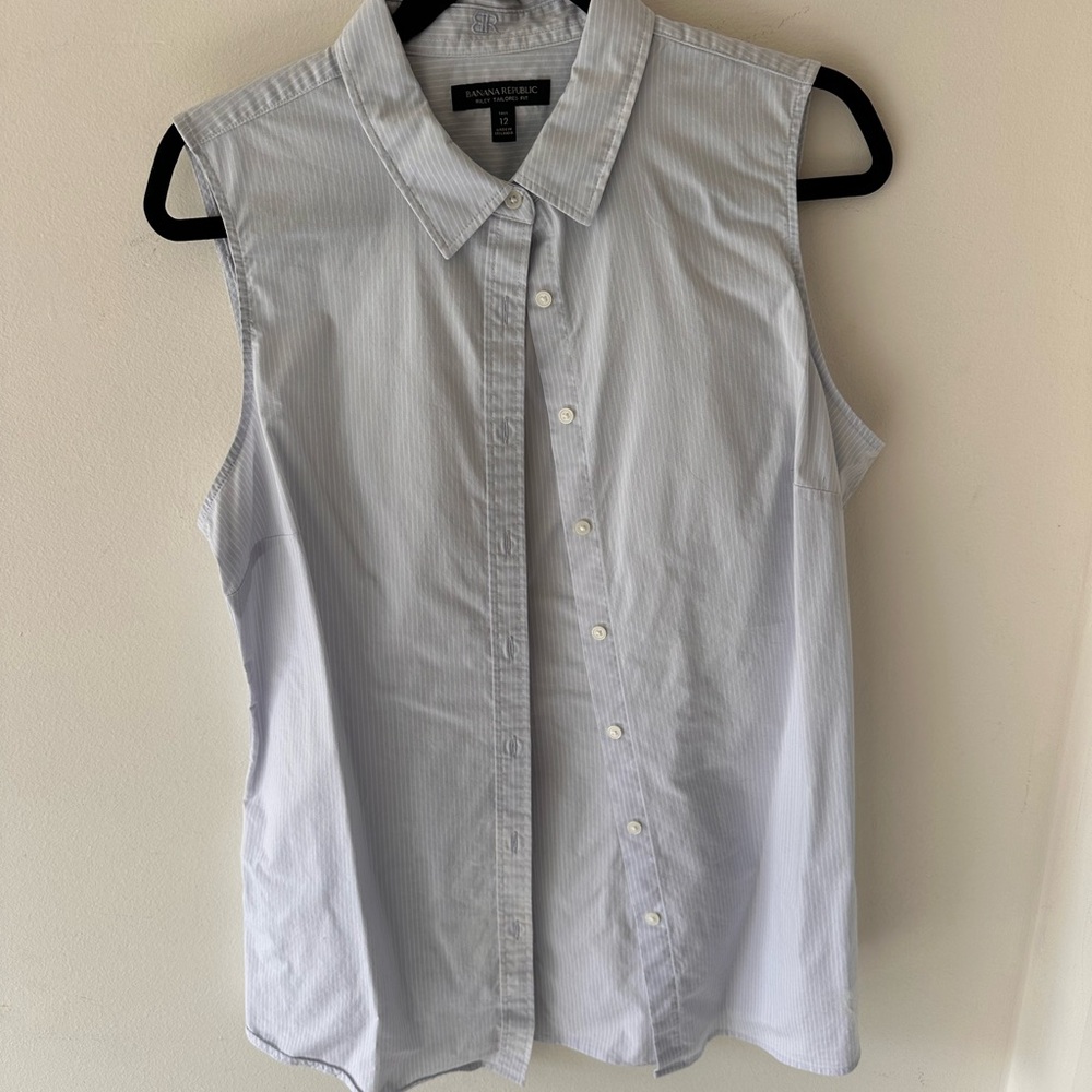 Women’s Banana Republic Sleeveless Blue pinestrype Shirt